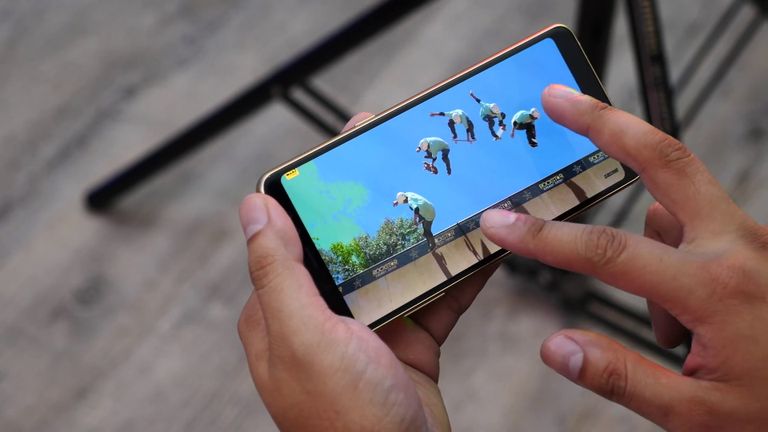 هاتف جالاكسي أي ٨ الجديد