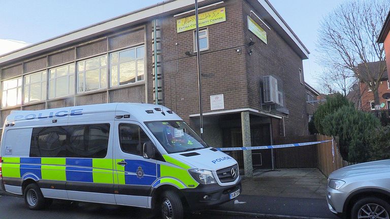 الشرطة البريطانية تفرض طوقا أمنيا في شيفيلد