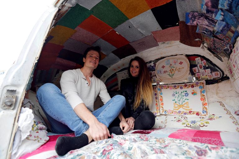 فندق داخل سيارة أصغر فندق داخل سيارة بيتلز (رويترز)