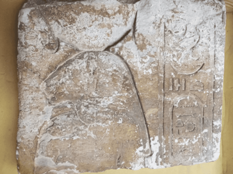 النقش الحجري الفسيفساء تتشكل على هيئة رأس الميدوزا
