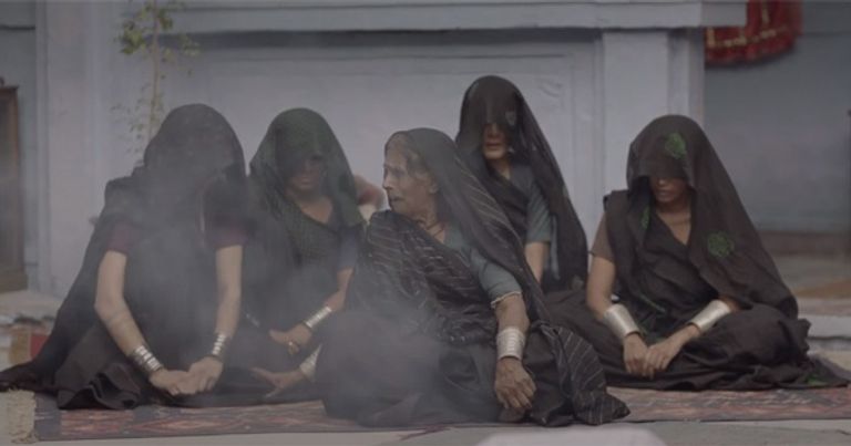 مهمة الندابات البكاء بحرارة على الموتى