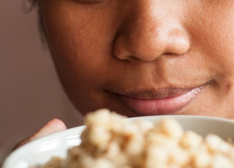 تذوق أكل الحيوانات " أكل عيش "