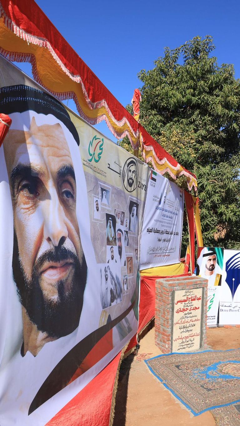 الإعلامية ديالا علي مع فتيات النسيج