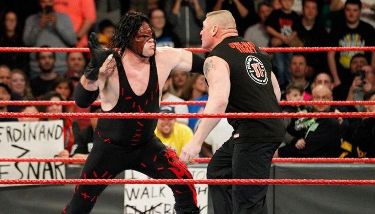 كيرت أنجل يقرر إقامة نزال ثلاثي على بطولة WWE العالمية