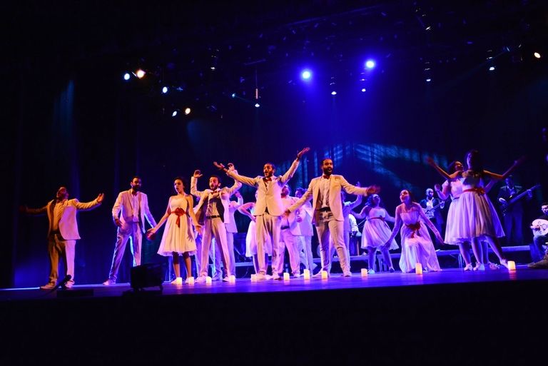 مشهد من المسرحية أبطال عرض هيبتا