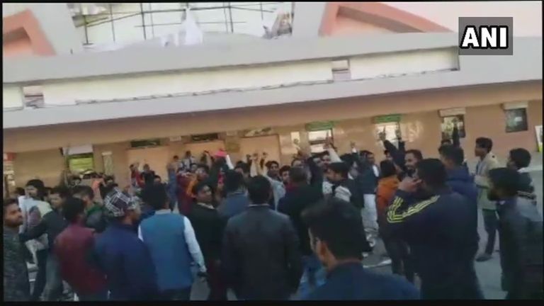 احتجاجات في دور العرض