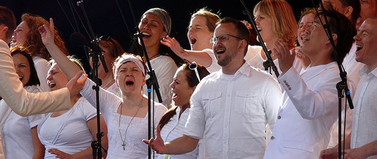 الغناء في مجموعة مفيد لصحتك النفسية