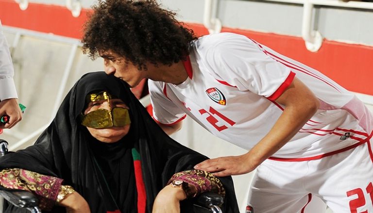 الوالدة ام علي وعموري في خليجي 21