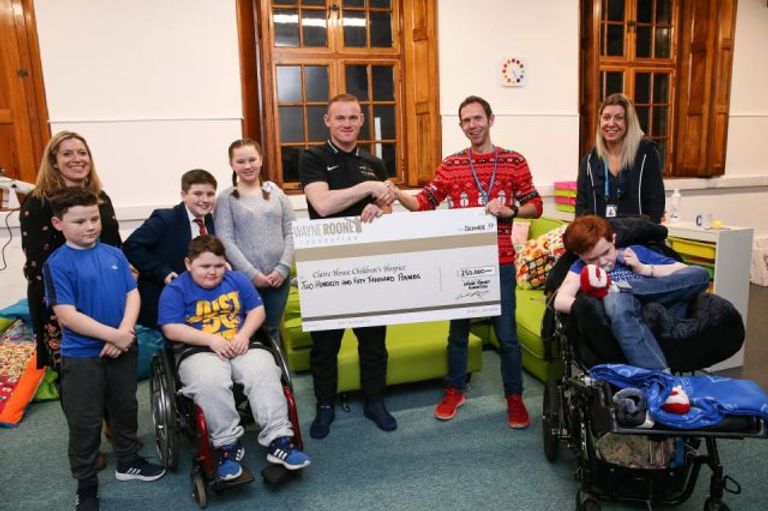 واين روني يتبرع للأعمال الخيرية