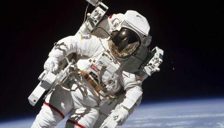 رائد الفضاء الأمريكي بروس ماكاندليس