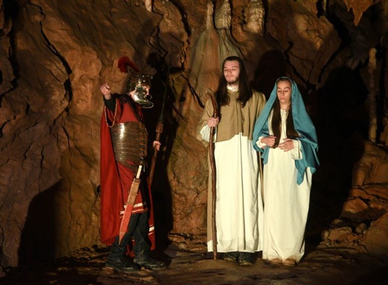 عرض قصة ميلاد السيد المسيح 