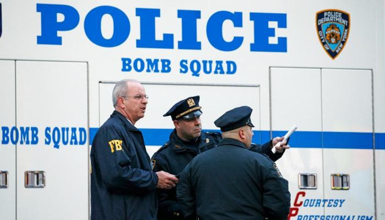 فراد شرطة ومحقق من مكتب التحقيقات الفدرالي بمكان هجوم مانهاتن (رويترز) منفذ هجوم مانهاتن أثناء القبض عليه