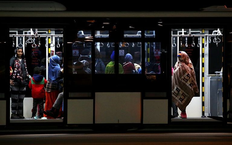 اللاجئون خلال وصولهم مطار روما - رويترز اللاجئون خلال وصولهم مطار روما - رويترز