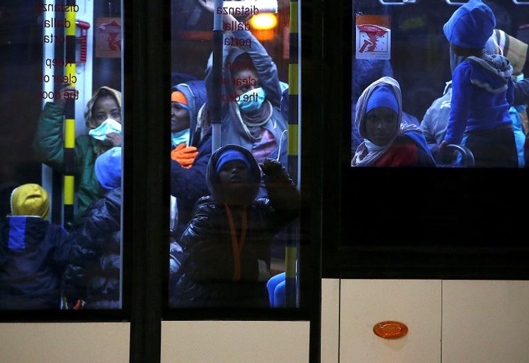 اللاجئون خلال وصولهم مطار روما - رويترز اللاجئون خلال وصولهم مطار روما - رويترز