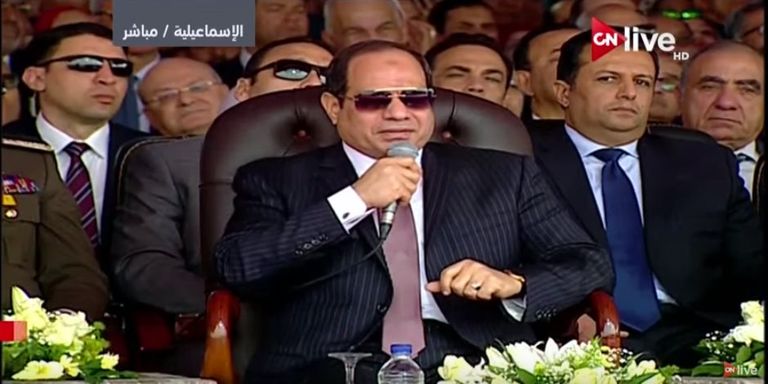 الرئيس المصري عبد الفتاح السيسي وشهداء القوات المسلحة