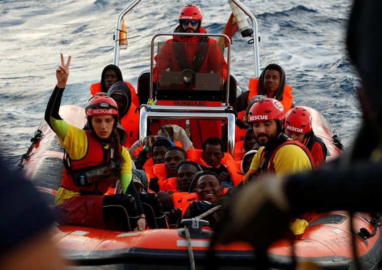 مهاجرون أفارقة بعد إنقاذهم في البحر المتوسط- رويترز