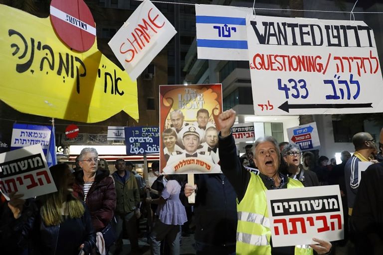 مظاهرات للمطالبة بإقالة نتنياهو مظاهرات للمطالبة بإقالة نتنياهو - أ. ف. ب