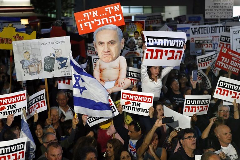 مظاهرات للمطالبة بإقالة نتنياهو مظاهرات للمطالبة بإقالة نتنياهو - أ. ف. ب