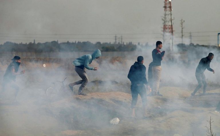 احتجاجات فلسطينية ضد قرار ترامب الفلسطينيون يحرقون العلم الأمريكي احتجاجا على قرار ترامب - أرشيفية