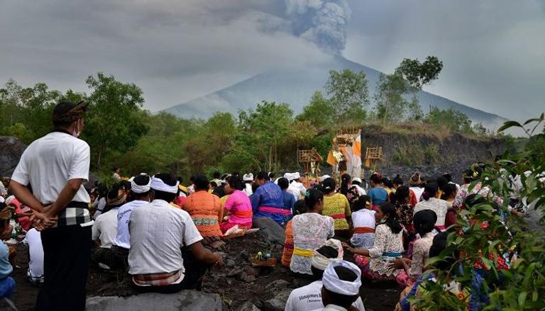 ثوران بركان جبل أجونج بجزيرة بالي الإندونيسية - أرشيفية