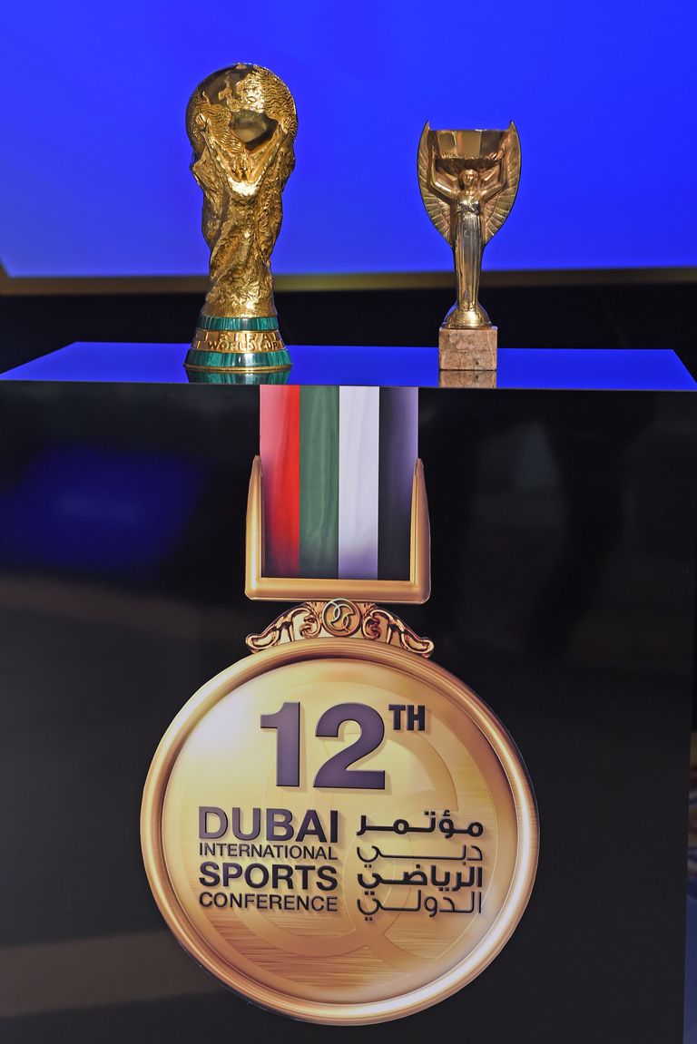 عرض أول كرة لعب بها كأس العالم