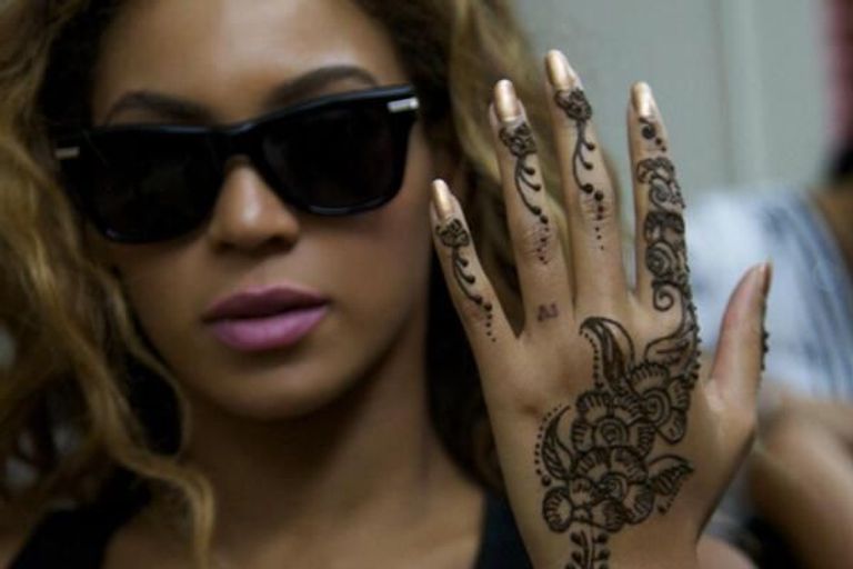 المغنية الأمريكية بيونسيه الحناء الحمراء زينة العروس