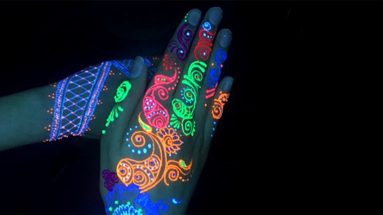 الحناء المضيئة في الظلام الحناء الحمراء زينة العروس