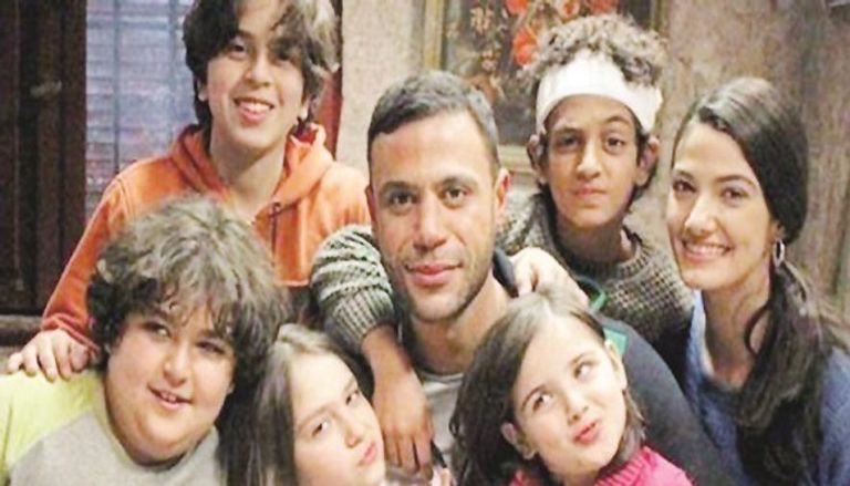 "لمعي القط " والأطفال المختطفين في المسلسل مع تارا عماد 