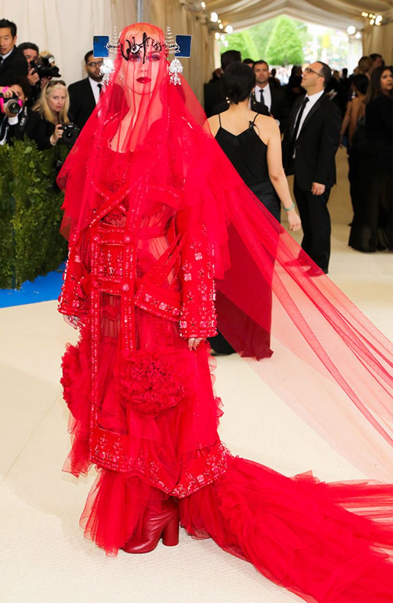 أسوأ إطلالات المشاهير 2017