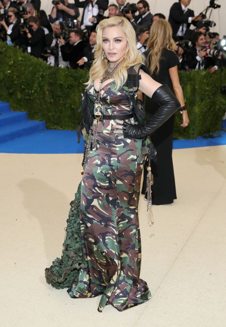 أسوأ إطلالات المشاهير 2017