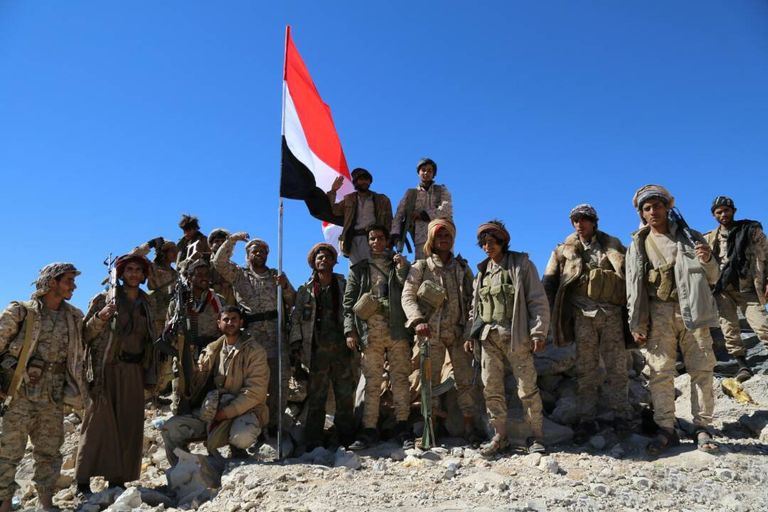 جنود الجيش اليمني عقب تحرير مديرية نعمان بمحافظة البيضاء جندي تابع لقوات الجيش اليمني-أرشيفية