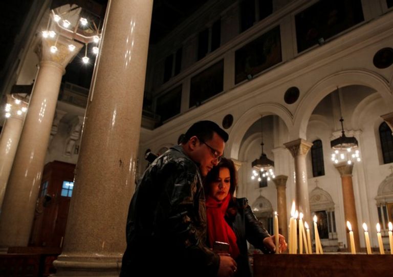 كاثوليك كصريون يحتفلون بعيد الميلاد في كنيسة سان جوزيف كاثوليك مصريون يصلّون "من أجل السلام" في عيد الميلاد