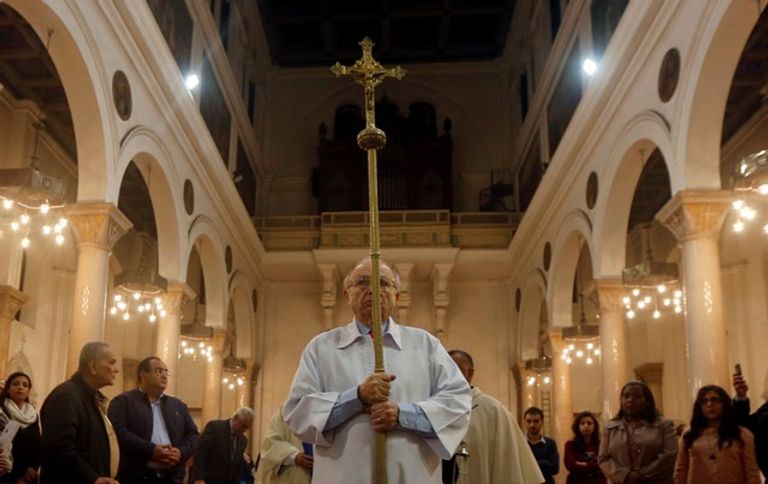 كاثوليك كصريون يحتفلون بعيد الميلاد في كنيسة سان جوزيف كاثوليك مصريون يصلّون "من أجل السلام" في عيد الميلاد