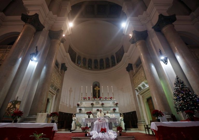 كاثوليك كصريون يحتفلون بعيد الميلاد في كنيسة سان جوزيف كاثوليك مصريون يصلّون "من أجل السلام" في عيد الميلاد