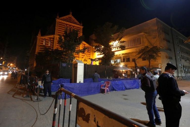 تواجد أمني في محيط الكنيسة كاثوليك مصريون يصلّون "من أجل السلام" في عيد الميلاد