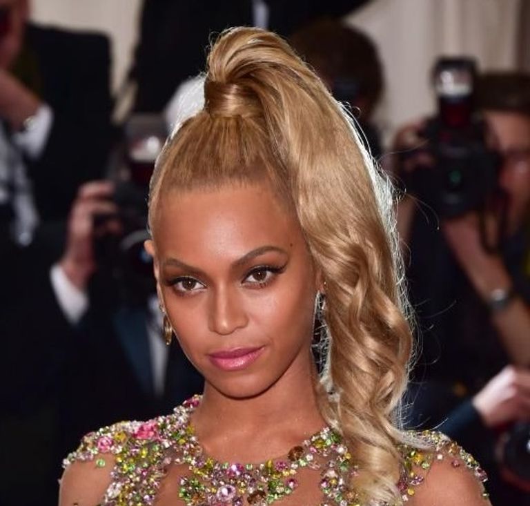 بيونسيه والشعر المرفوع