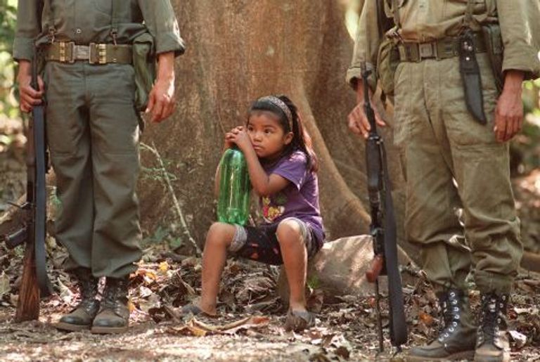 خلال الحرب الأهلية في جواتيمالا رئيس جواتيمالا موراليس مع نتنياهو في عام 2016 (رويترز)