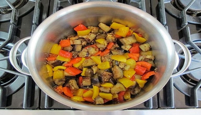 طريقة عمل سلطة البطاطس والباذنجان