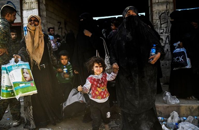 بائع خضر في مدينة الرقة السورية 