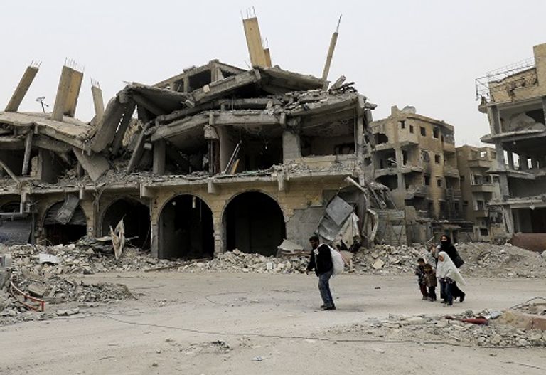 بائع خضر في مدينة الرقة السورية 