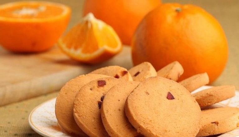 بسكويت البرتقال يفضله الكثير من الناس طريقة عمل بسكويت البرتقال