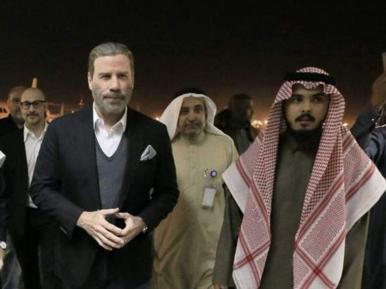 جون ترافولتا في السعودية