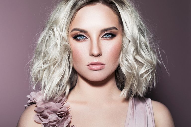 الشعر الأشقر الثلجي 