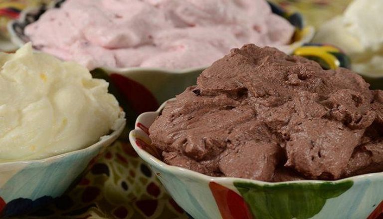 الكريم شانتيه السايب‎‏ يدخل في الكثير من الحلويات الشهية