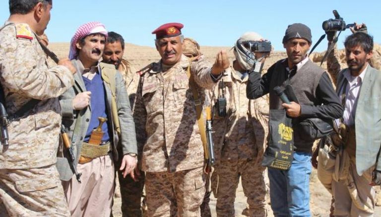 قائد المنطقة العسكرية السابعة ومحافظ صنعاء يزوران جبهة نهم 