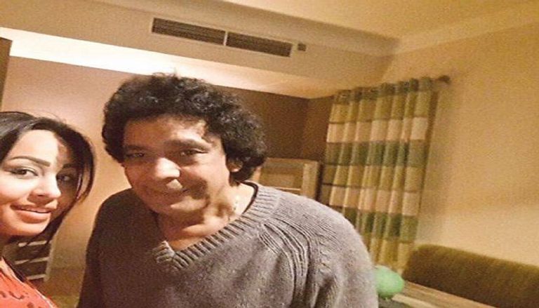 الصورة التي إدعى البعض أنها دليل زواج منير محمد منير يؤكد أنه لن يتردد في إعلان زواجه