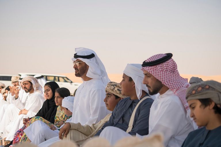 الشيخ محمد بن زايد آل نهيان وسط المشاركين قبلة امتنان وتقدير من الشيخ محمد بن زايد لأبناء الشهداء