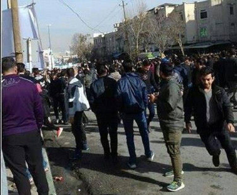 محاولة لقمع المظاهرات في كرمنشاه