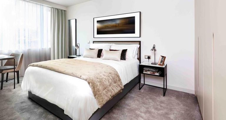 غرفة النوم في المنزل الجديد بيب جوارديولا المدير الفني لمانشستر سيتي