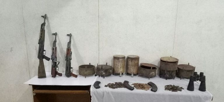 جانب من العناصر الإخوانية الإرهابية والمضبوطات